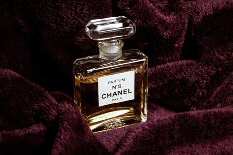 chanel n 5 quando è nato|Chanel N°5 fa 100 anni. Tra storia, segreti e riedizioni.